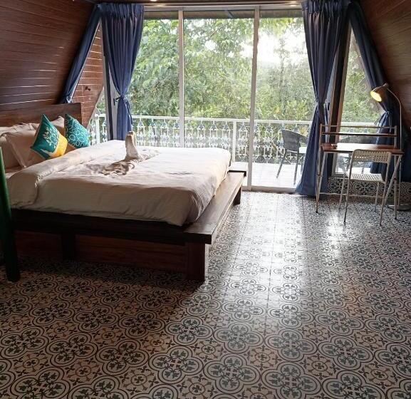 غرفة عائلية مطلّة علي الجبل, Porsu