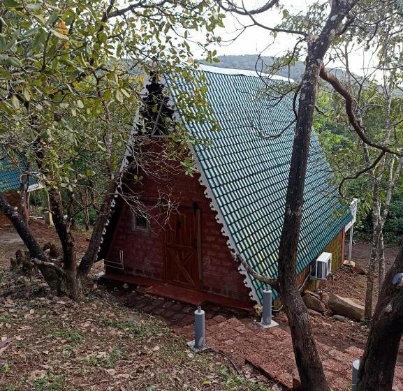 غرفة عائلية مطلّة علي الجبل, Porsu