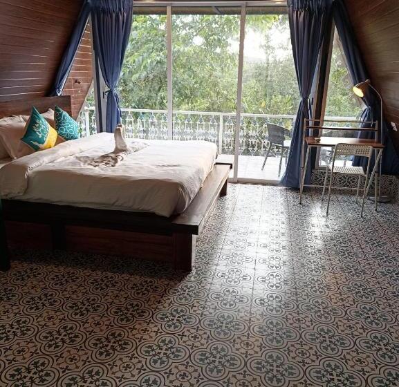 غرفة عائلية مطلّة علي الجبل, Porsu