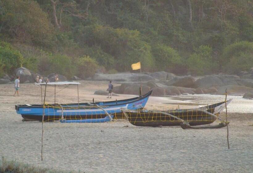 غرفة عائلية مطلّة علي الحديقة, Porsu