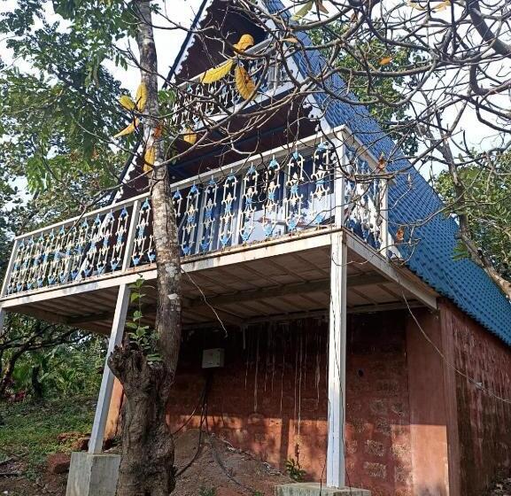 غرفة عائلية مطلّة علي الجبل, Porsu