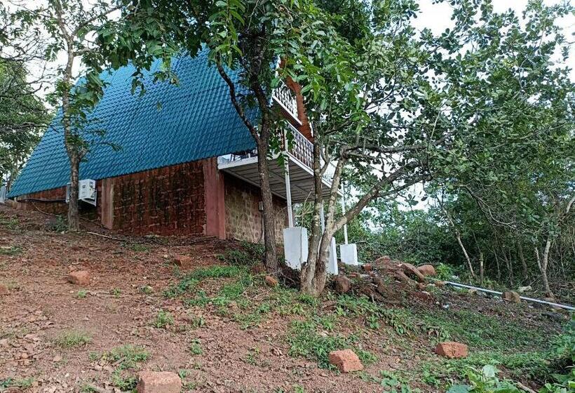 غرفة عائلية مطلّة علي الجبل, Porsu