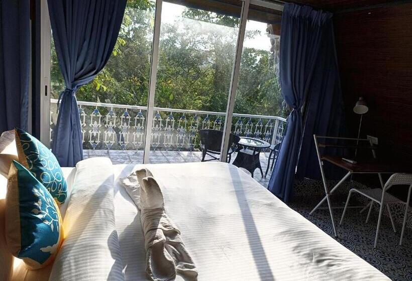 غرفة عائلية مطلّة علي الجبل, Porsu