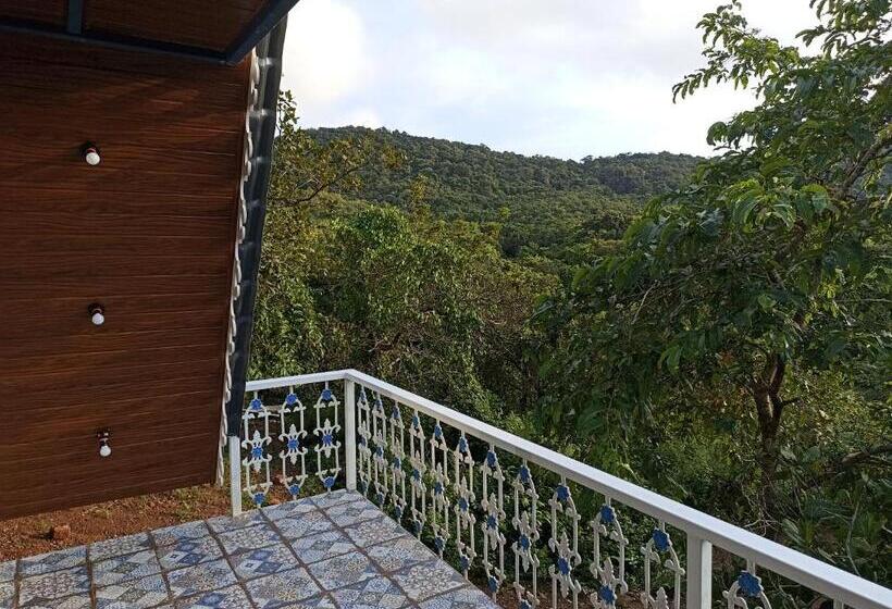 غرفة عائلية مطلّة علي الجبل, Porsu