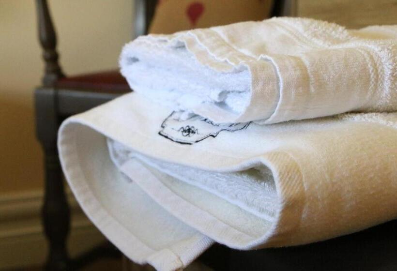 Дом 1 Спальня, Emy Lakehouse Near Castle Leslie, Glaslough