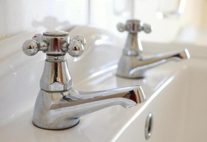 Дом 1 Спальня, Emy Lakehouse Near Castle Leslie, Glaslough