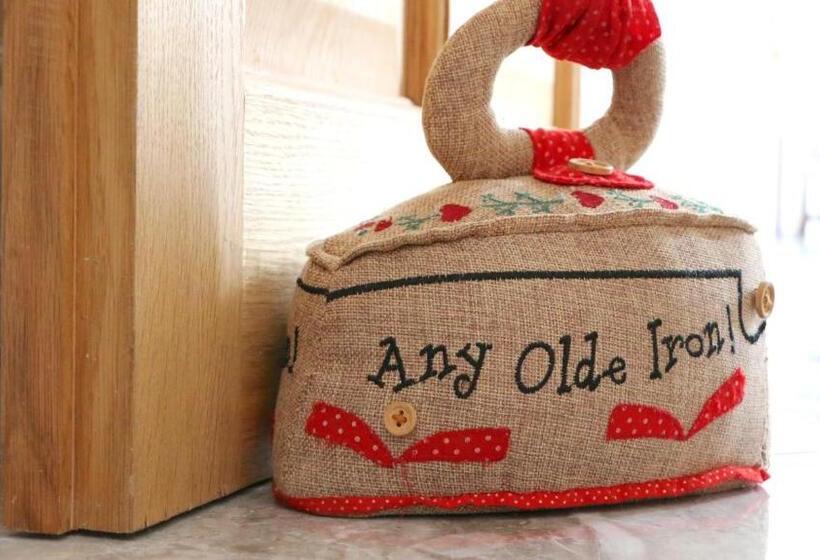 Дом 1 Спальня, Emy Lakehouse Near Castle Leslie, Glaslough