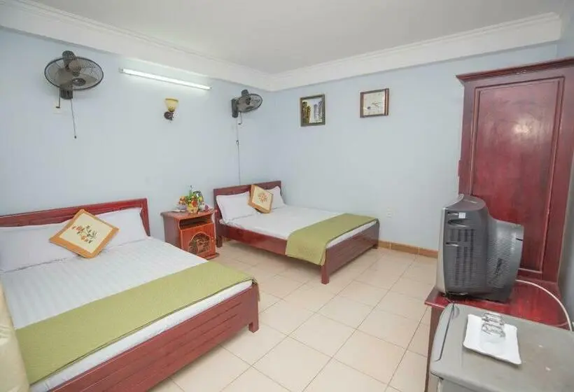 اتاق استاندارد چهارنفره با بالکن, Kiên Cường Hostel