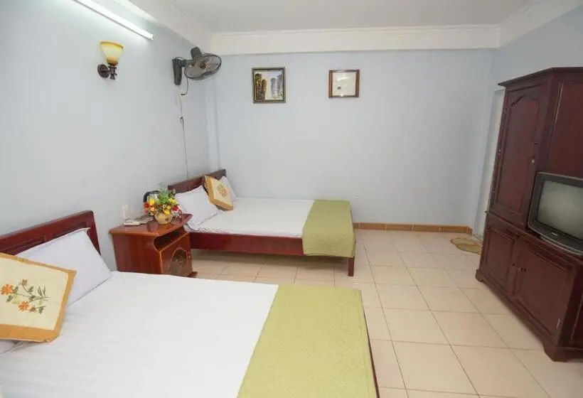 اتاق استاندارد چهارنفره با بالکن, Kiên Cường Hostel