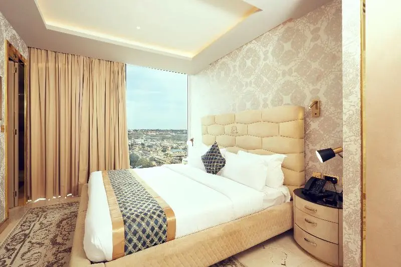 スイート, Number One Oxford Street Hotel & Suites