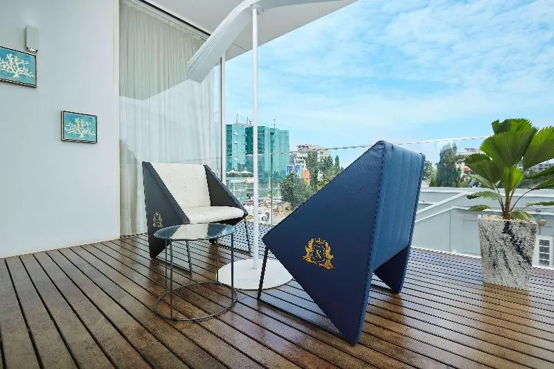 デラックススイート, Number One Oxford Street Hotel & Suites