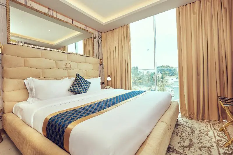 デラックススイート, Number One Oxford Street Hotel & Suites