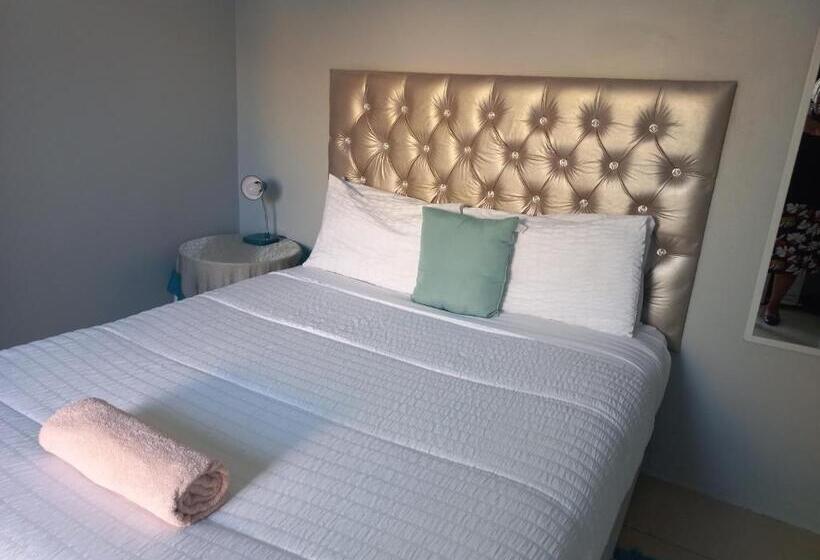 디럭스 룸, Zufike Self Catering