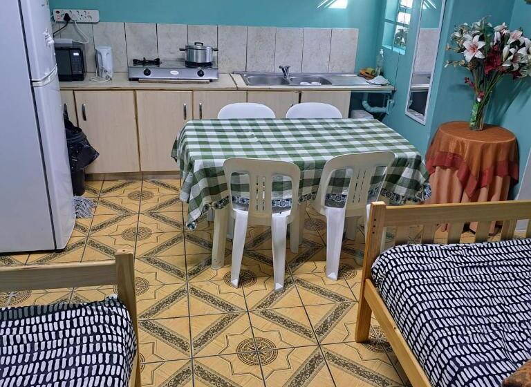 이코노미 룸, Zufike Self Catering