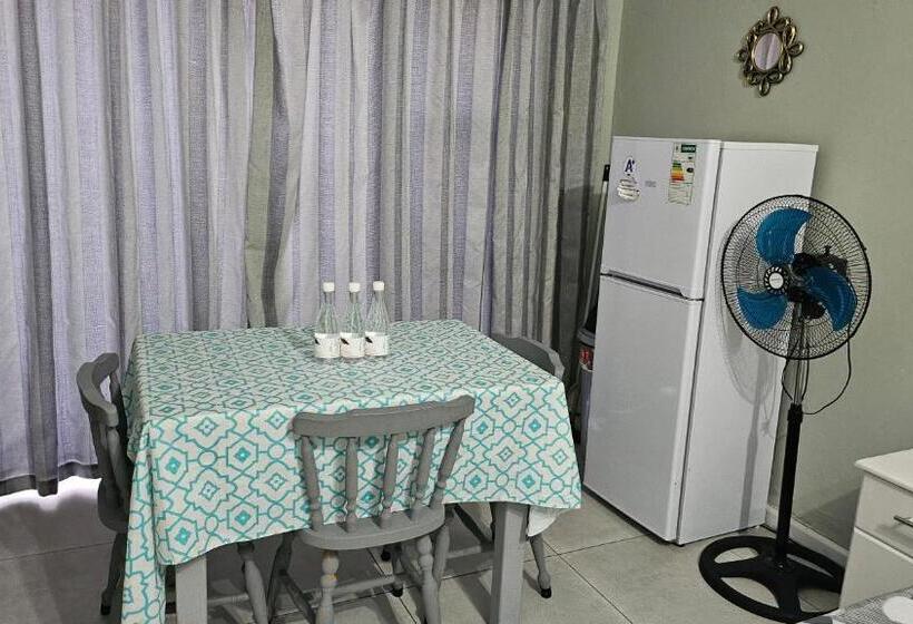 디럭스 패밀리 룸, Zufike Self Catering