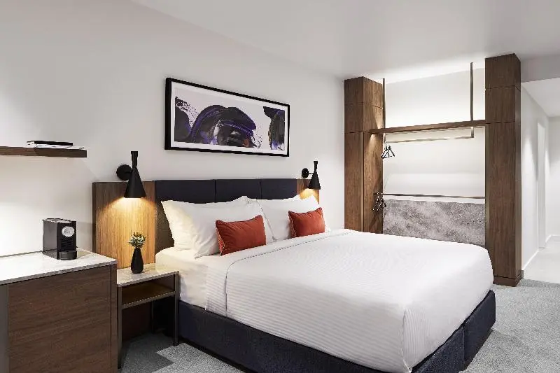 身障者適用キングサイズベッドルーム, Crowne Plaza Sydney Darling Harbour, An Ihg