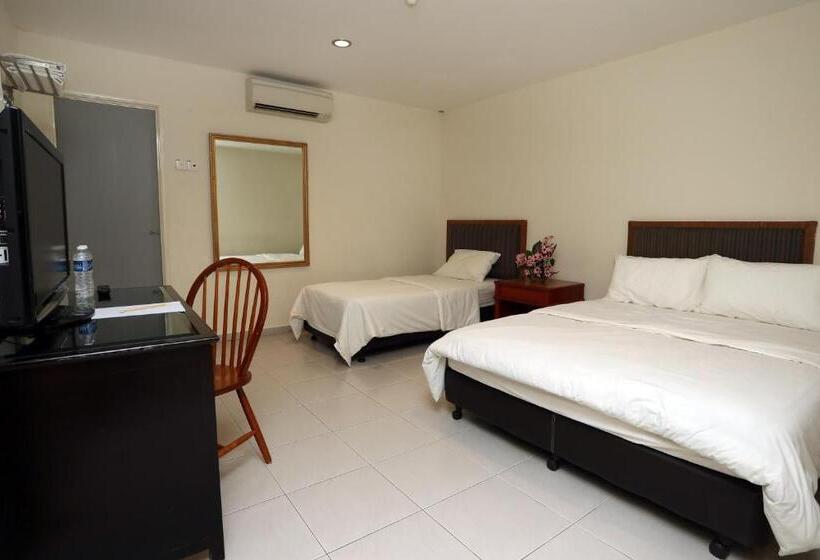 Habitació Triple Estàndard, Rembia