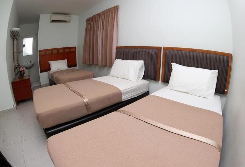 Habitació Triple Estàndard, Rembia