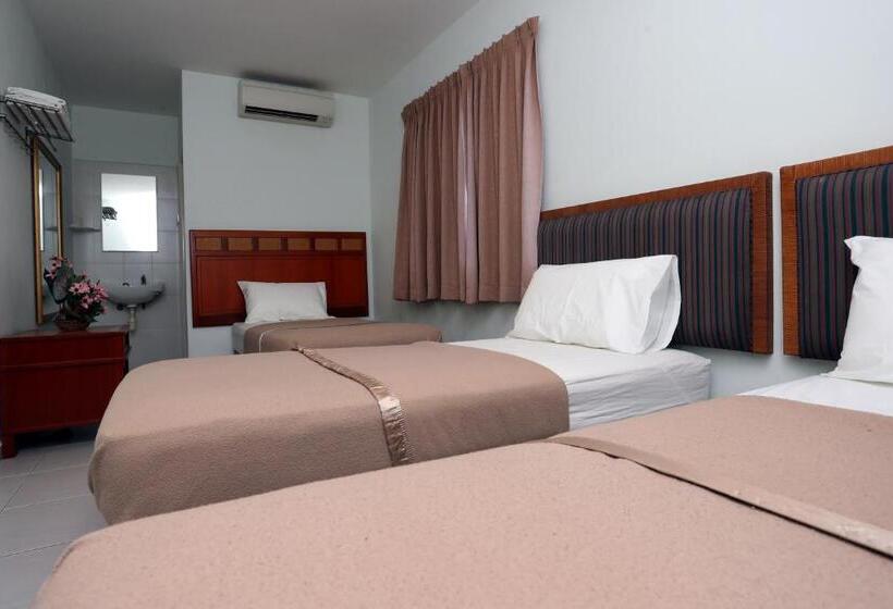 Habitació Triple Estàndard, Rembia