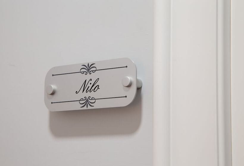 اتاق لوکس, I Fiumi Di Navona