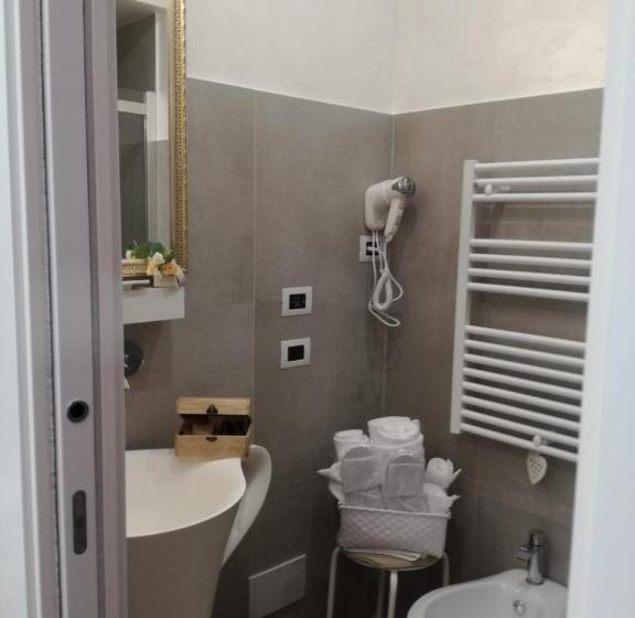 اتاق لوکس, I Fiumi Di Navona