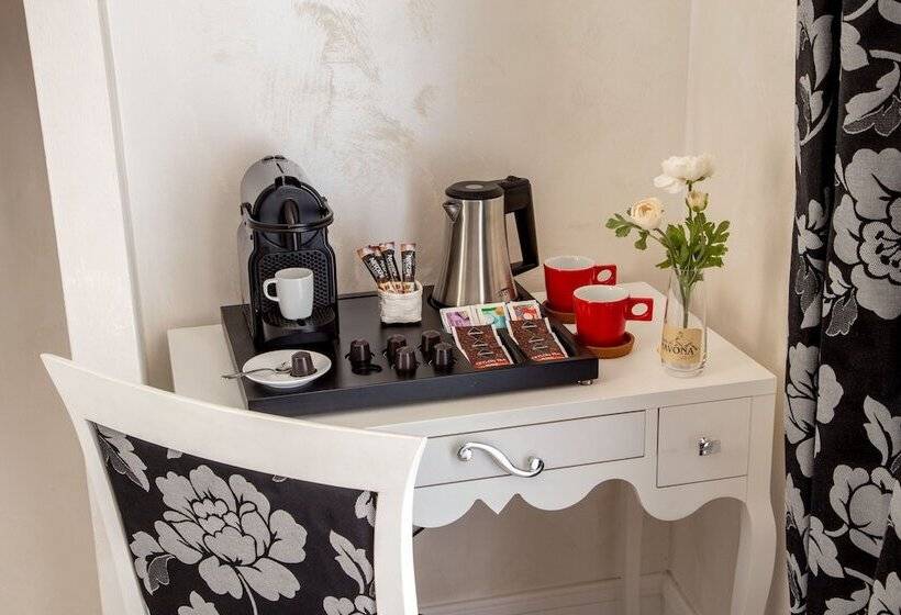 اتاق لوکس, I Fiumi Di Navona