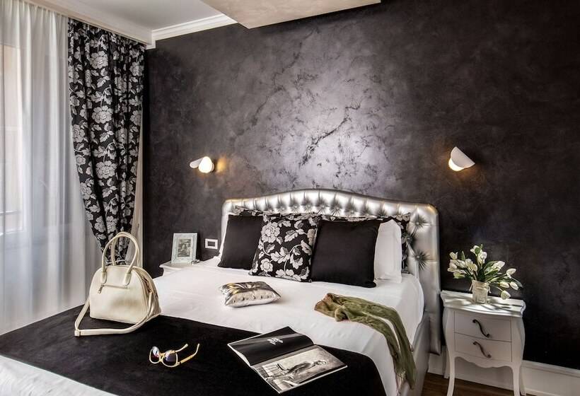 اتاق لوکس, I Fiumi Di Navona