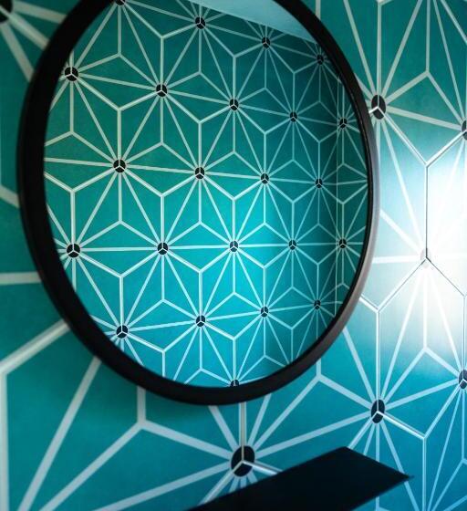 غرفة قياسية مزوَّدة بشُرفة, Twentieth Century B&b