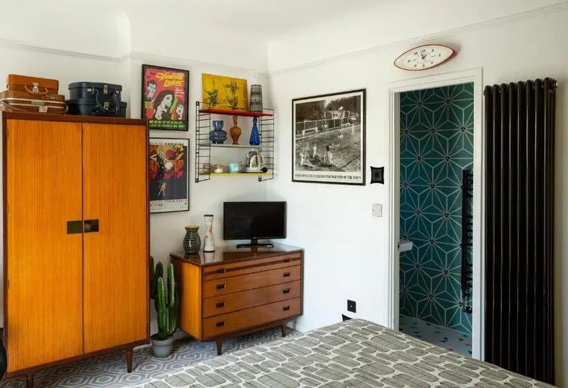 バルコニー付きスタンダードルーム, Twentieth Century B&b