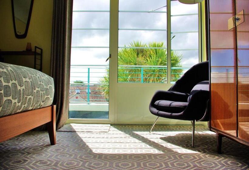 غرفة قياسية مزوَّدة بشُرفة, Twentieth Century B&b