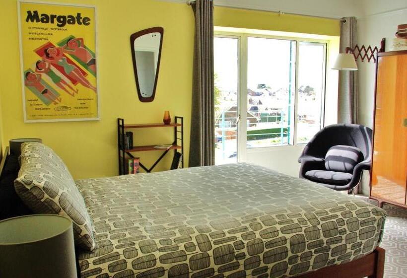 غرفة قياسية مزوَّدة بشُرفة, Twentieth Century B&b