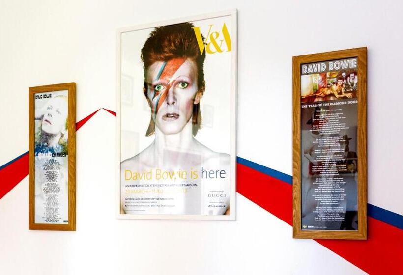 غرفة أساسية, Twentieth Century B&b