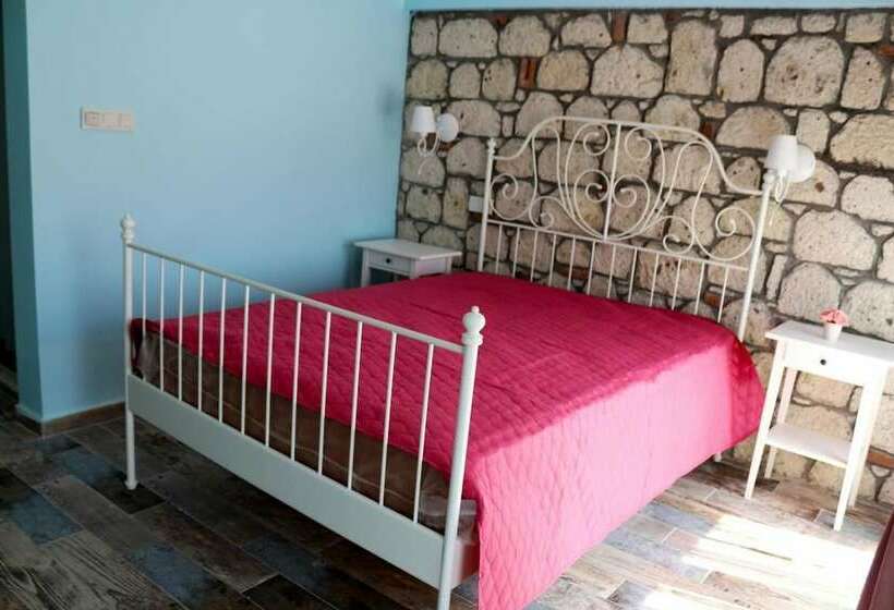 חדר משפחתי, Beyaz Tas Otel