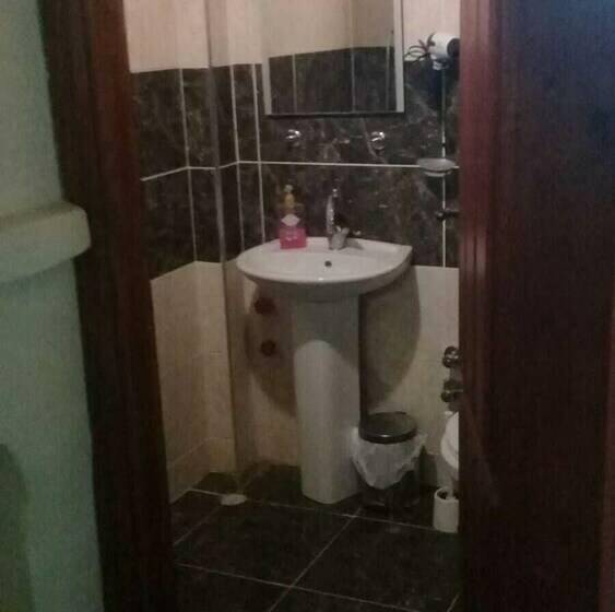 غرفة عائلية, Asya Konak