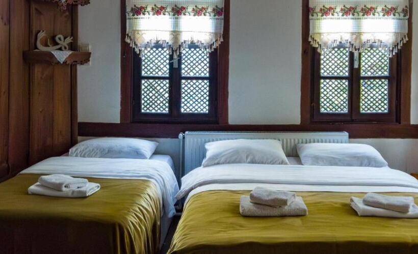 غرفة قياسية ثلاثية مطلة علي الحديقة, Asya Konak