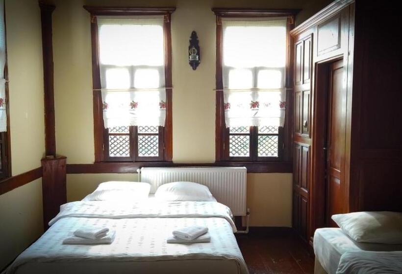 غرفة قياسية رباعية, Asya Konak