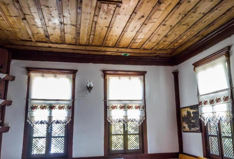 غرفة عائلية, Asya Konak