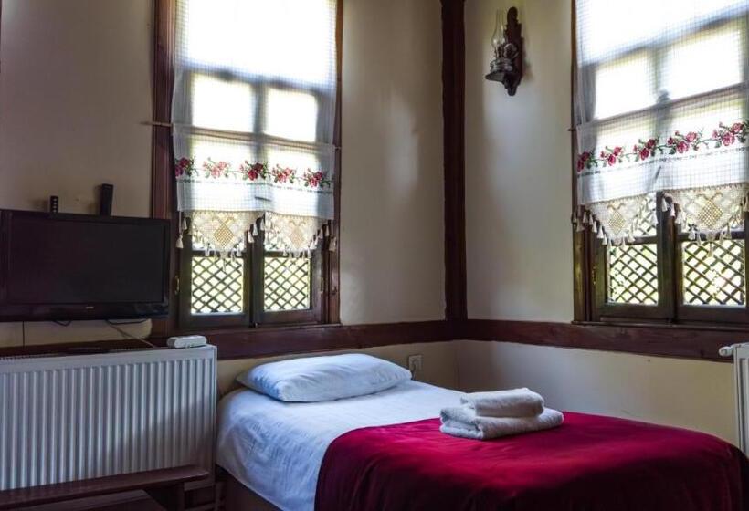 غرفة عائلية, Asya Konak