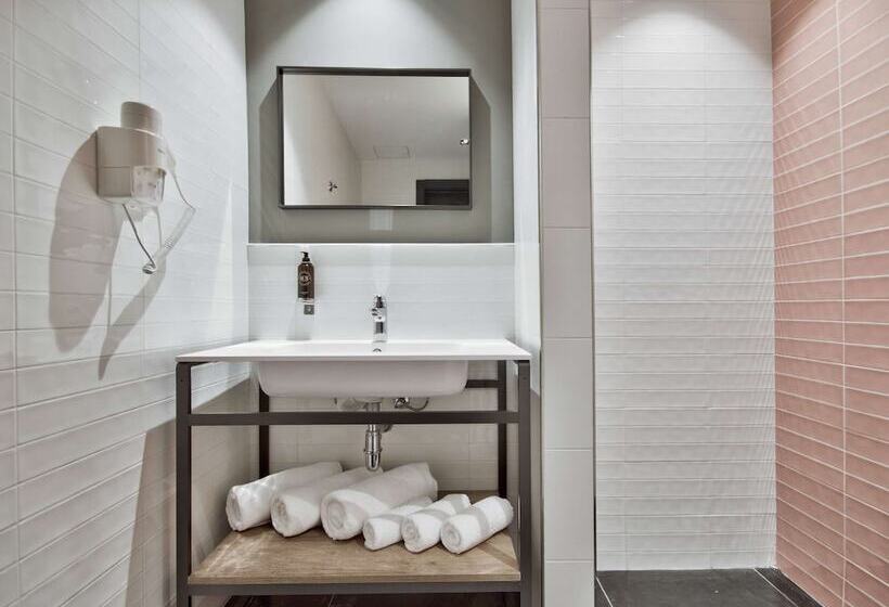 اتاق سوپریور, Number 11 St Julian S Malta Handwritten Collection