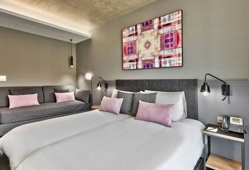 اتاق سوپریور, Number 11 St Julian S Malta Handwritten Collection