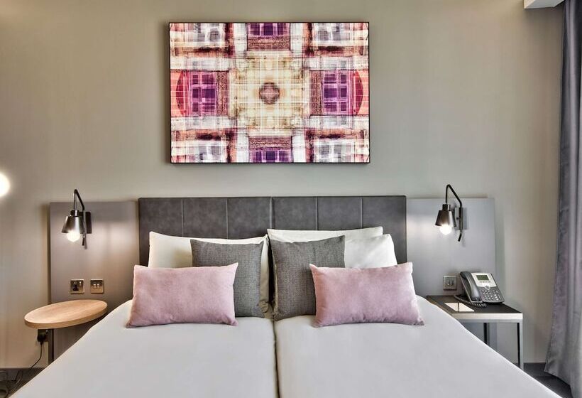 اتاق سوپریور, Number 11 St Julian S Malta Handwritten Collection