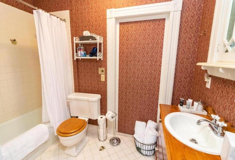 발코니가 있는 스위트, Saratoga Dreams B&b