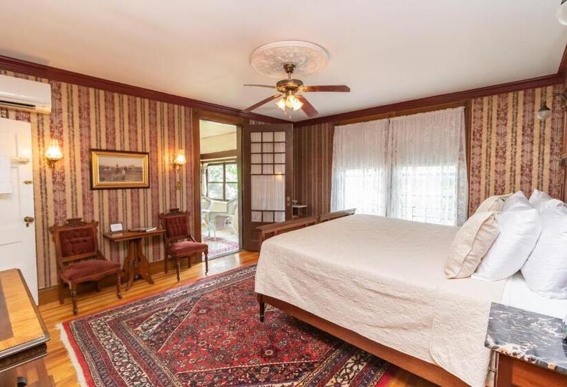 발코니가 있는 스위트, Saratoga Dreams B&b