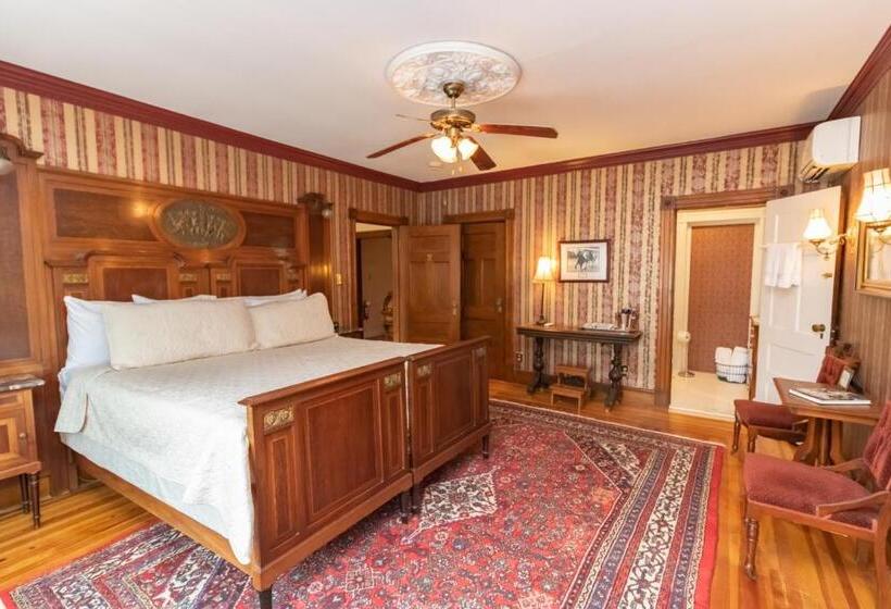 발코니가 있는 스위트, Saratoga Dreams B&b