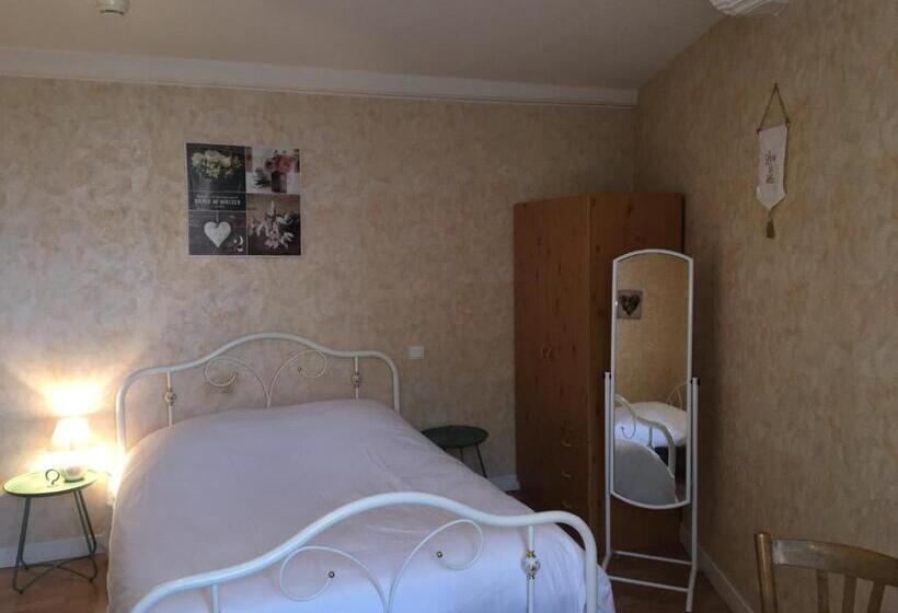 Семейный Номер, Auberge Des Petits