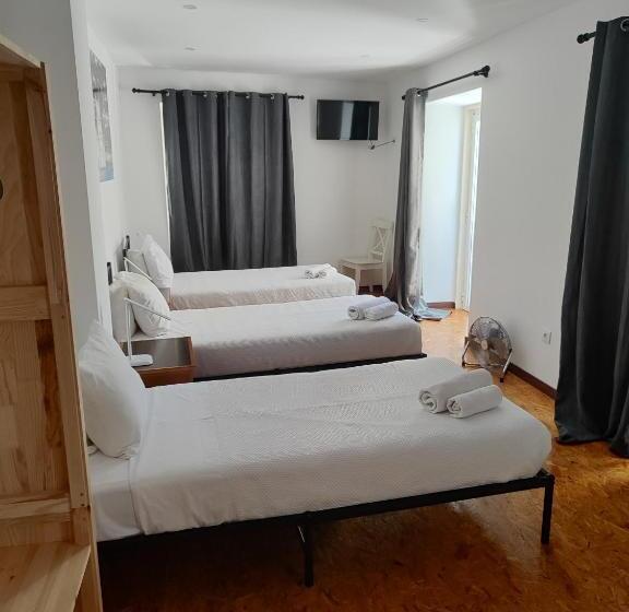 Economy Triple Room, Room Atalaia   Bairro Alto