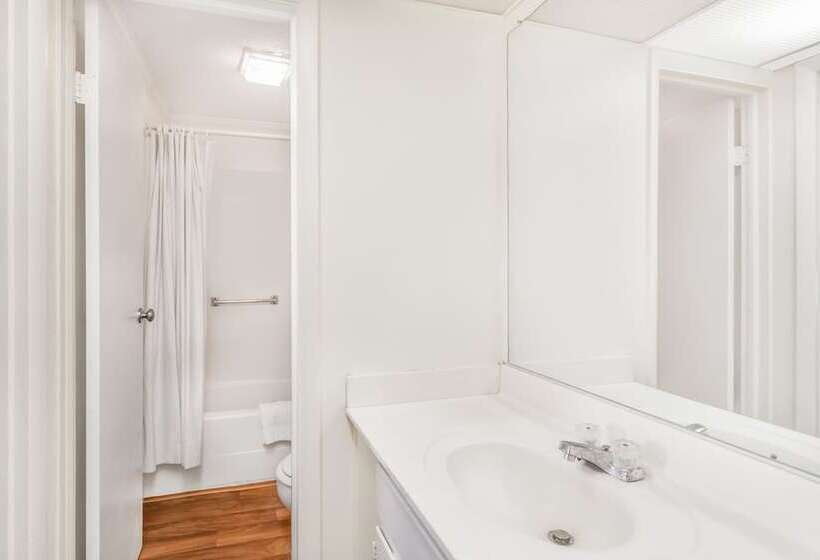 غرفه قياسيه سريرين مزدوجين, Corbin Inn