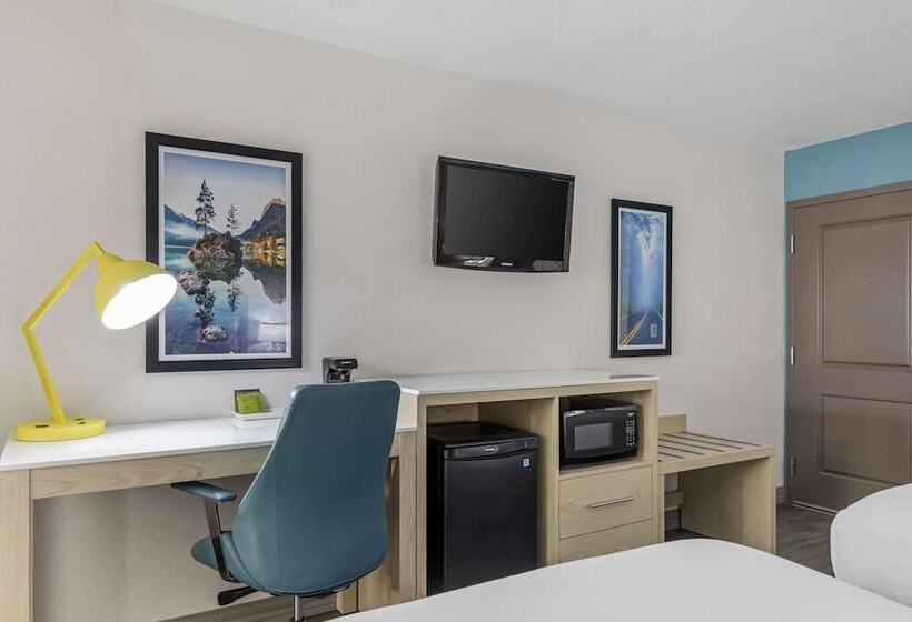 带2个双人床的标准工作室, Hillstone Inn Tulare, Ascend Hotel Collection