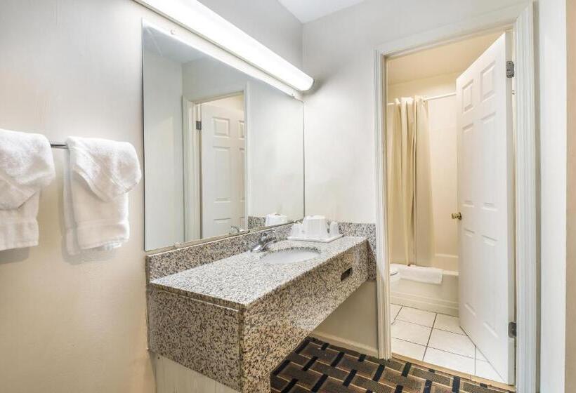 Стандартный Номер Кровать Кинг, Knights Inn   Cleveland