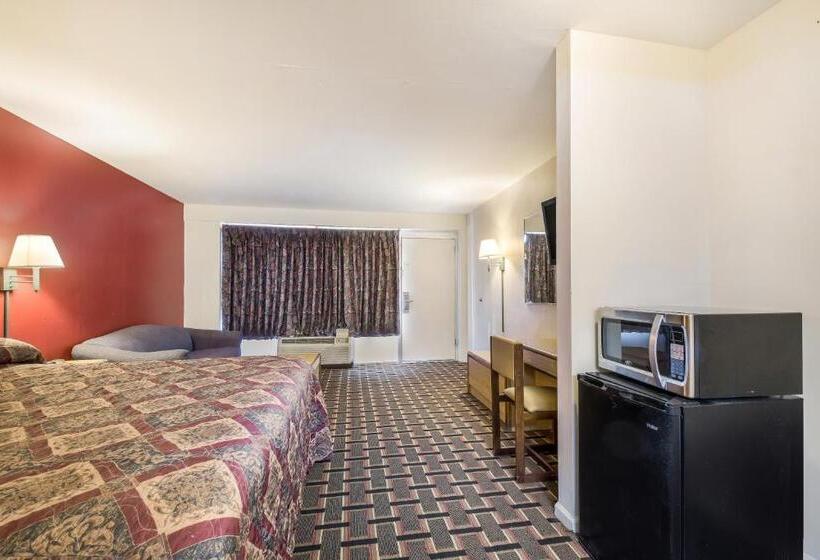 Стандартный Номер Кровать Кинг, Knights Inn   Cleveland